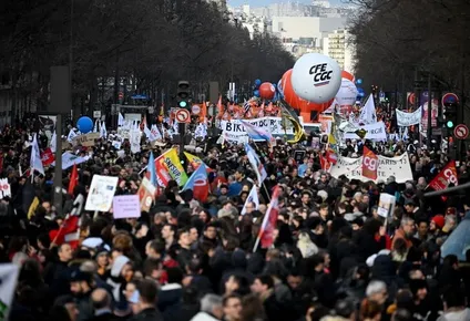 Dos de cada tres franceses, según los sondeos, se opone a la reforma propuesta por Emmanuel Macron
