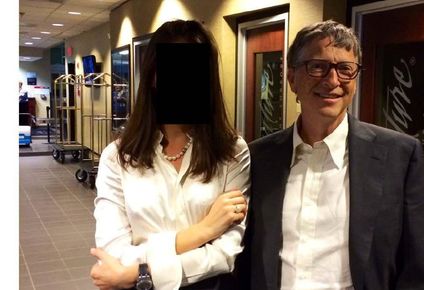 El magnate Bill Gates aparece con una mujer en las nuevas imágenes difundidas.