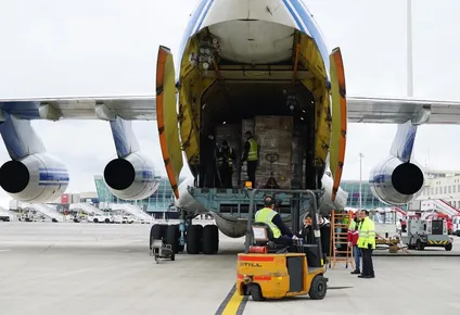 Llegada de un cargamento con material sanitario al aeropuerto de Son Sant Joan.
