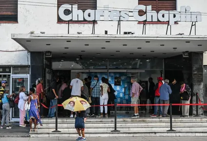 En la sala Charles Chaplin se realizó una inusual reunión entre la asamblea de cineastas y altas autoridades cubanas