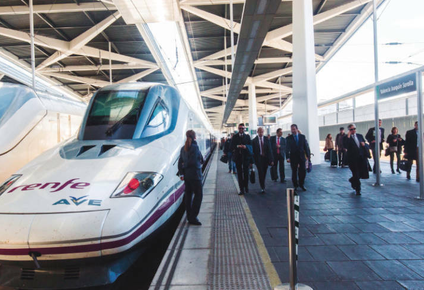 Demoras en los trenes de alta velocidad de Madrid a Sevilla.