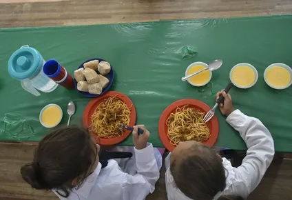 Los alumnos retirarán la vianda en el centro estipulado, pero no podrán alimentarse ese día en la institución