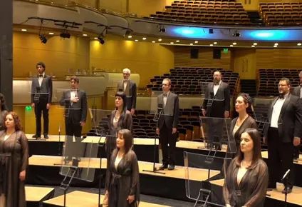 asi suena el himno nacional en las voces del coro del sodre