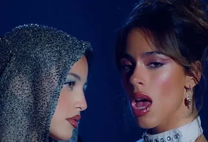 Tini acompaña a Emilia en su nuevo trabajo