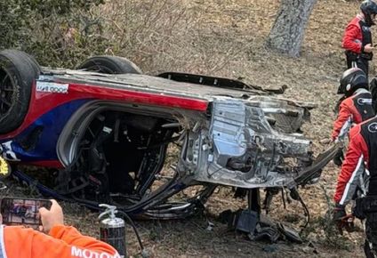 El auto de Manuel Gil Del Real partido a la mitad tras el accidente en el Circuito de Laguna Seca en Estados Unidos