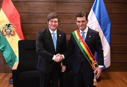 milei participo de la asuncion de rodrigo paz como presidente de bolivia y avanzaron para tener una bilateral