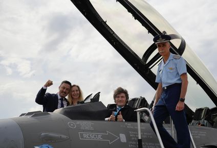 la modernizacion militar del gobierno: que vehiculos compro argentina
