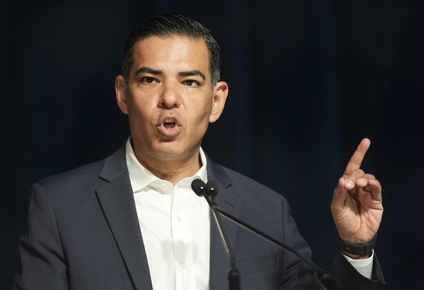 quien es robert garcia, el joven representante latino que asumira un puesto clave para los democratas en el congreso