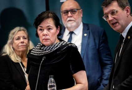 La ministra groenlandesa de Independencia y Asuntos Exteriores, Vivian Motzfeldt, hizo el anuncio junto al ministro de Defensa danés Troels Lund Poulsen.