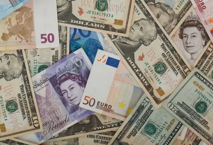 El dólar y el euro pierden un 2% frente al yen