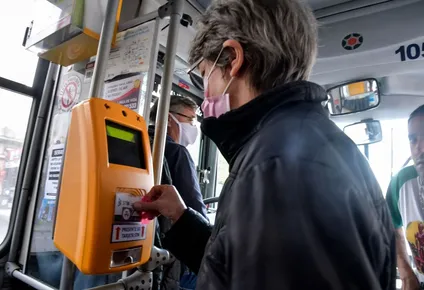 El gobierno decretó el cese de la emergencia sanitaria este martes.