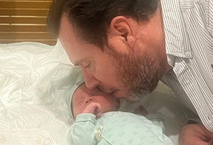El ministro de Transportes, Óscar Puente y su pequeño hijo Oscar Puente III.