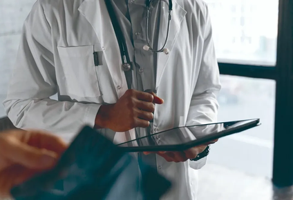 tras el caso de la medica imputada por usurpacion de titulo, facultad de medicina ordena a las catedras no avalar a estudiantes sin posgrado terminado