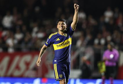 Leandro Lozano celebra su gol contra San Pablo por la Copa Sudamericana