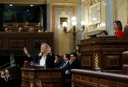 La diputada del PP Macarena Montesinos interviene este jueves en el pleno del congreso en el que se debate sobre la corrupción.