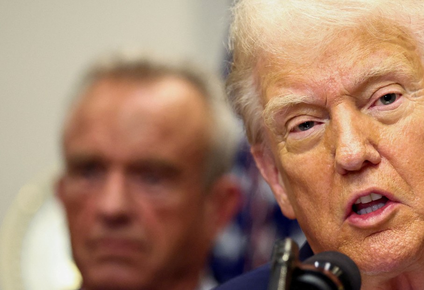 Donald Trump y el secretario de Salud y Servicios Humanos de EEUU, Robert F. Kennedy Jr.,
