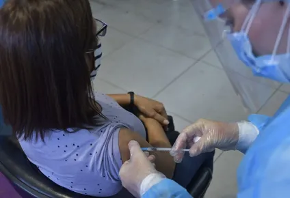 Los trabajadores que deseen vacunarse tendrán hasta cuatro horas para ausentarse del trabajo