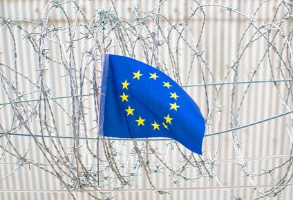 inmigracion: como en 10 anos en europa se paso de la politica de acogida de merkel a hablarse de una invasion