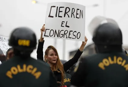 tribunal constitucional admite, 30 dias despues, demanda por cierre del congreso