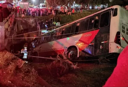 Así terminó el ómnibus de Cutcsa que cayó al arroyo Malvín el pasado 12 de abril
