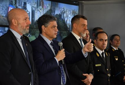 Waldo Wolff, Jorge Macri, Diego Kravetz y el comisario general Pablo Kisch