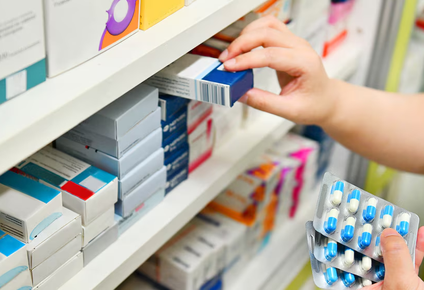 El Gobierno habilita la distribución de medicamentos de venta libre en góndolas