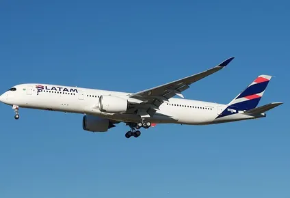 latam deja oneworld en mayo: ¿que cambia para los viajeros frecuentes?