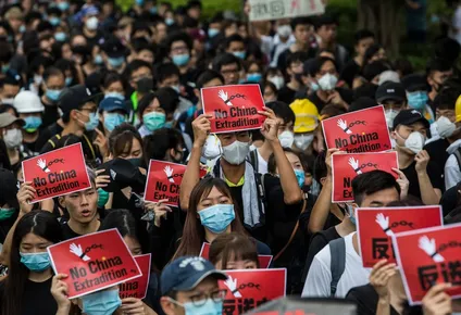 los jovenes en la linea del frente en hong kong, sin lideres ni ilusion