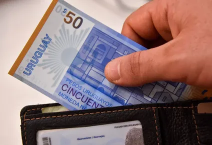 el salario medio de los uruguayos mantuvo su ritmo de aumento en mayo