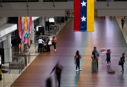 venezuela amenaza a las aerolineas internacionales con perder sus derechos de trafico si no reanudan los vuelos al pais