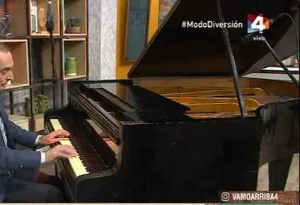 scelza sorprendio como pianista y pastorino lo defendio de los insultos de los hinchas: lo veia en canal 4 y no lo soportaba