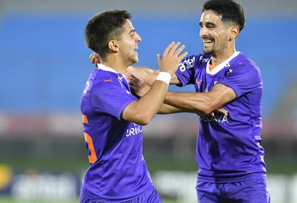 Xavier Biscayzacú celebra su gol para Defensor Sporting