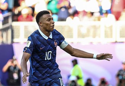 racismo sin complejos: la fuerte respuesta de mbappe a senadora paraguaya que lo llamo camerunes colonizado, rico nuevo, prepotente y feo, entre otros insultos que escandalizaron a francia
