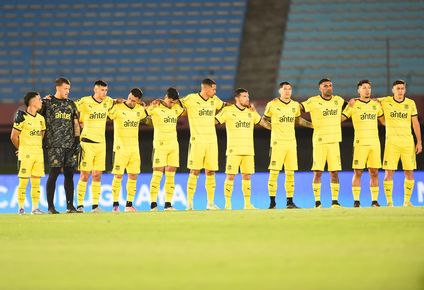 El equipo de Peñarol antes de enfrentar a Albion