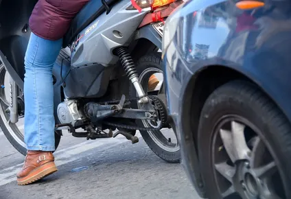 un hombre murio en un accidente con una moto que conducia un menor sin licencia