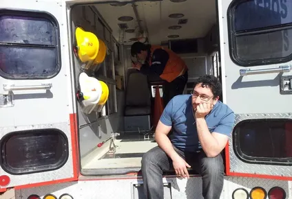 me canse de tener que elegir a quien dar una cama: el medico que renuncio despues de una agresion