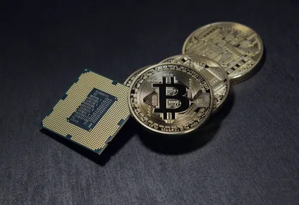 Minar un bitcoin demanda una enorme cantidad de energía eléctrica.