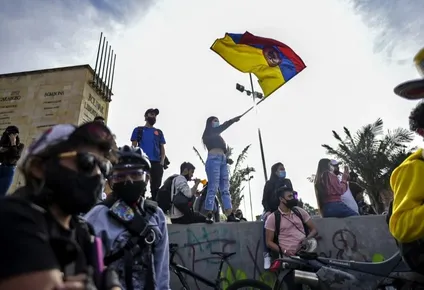 Protestas en las calles de Colombia se extienden más allá del proyecto de reforma tributaria