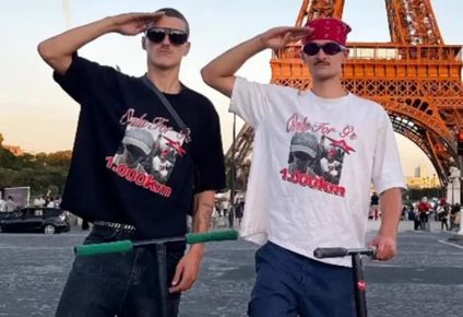 con 100 euros en el bolsillo, dos jovenes vascos llegan a paris tras cruzar francia en patinete