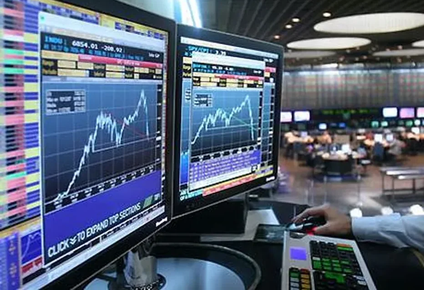 El riesgo país de Argentina experimentó un aumento este lunes hasta llegar a los 863 puntos básicos.