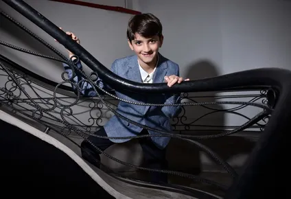 me imagino ser cantante de opera: la vida de manuel, el nino que conquisto a susana