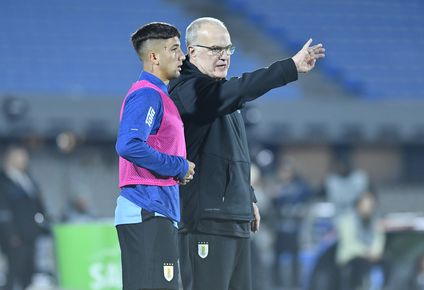 Cristian Olivera y Marcelo Bielsa