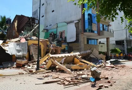 al menos cuatro muertos en un sismo que sacudio el sur de ecuador y repercutio en peru