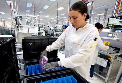 Empleada en una fábrica en México.