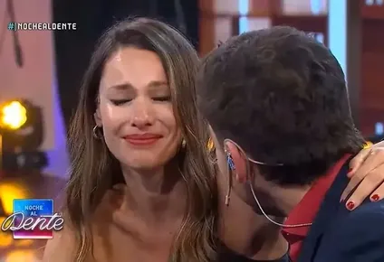 Pampita Ardohain rompió en llanto en vivo: “No me olvido nunca de agradecer”