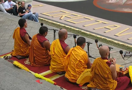 Monjes en la India.