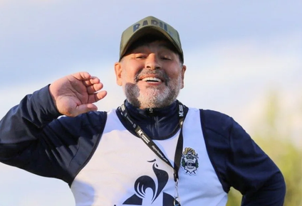 El fiscal Ferrari acusó al equipo médico de haber abandonado a Maradona, señalando que su muerte fue producto de una “negligencia extrema”.