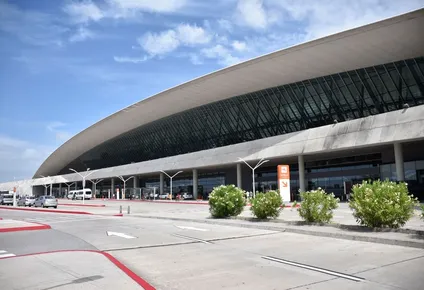 imputaran a los tres detenidos por 600 kilos de droga que salio en avion