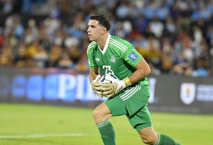 si nos relajabamos nos pasaban por arriba: la sinceridad de dibu martinez, tras el triunfo de argentina frente a uruguay por eliminatorias