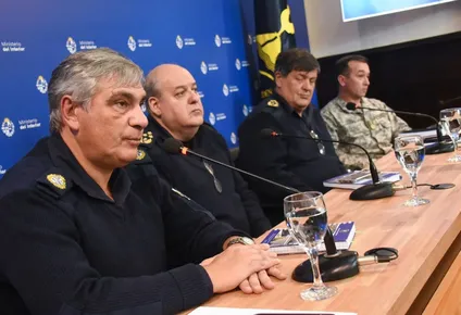 El jefe de Policía de Montevideo, Mario DElía, Héctor Ferreira, Jorge Berriel y César Tourn
